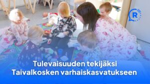 lapset leikkivät lattialla opettajan kanssa